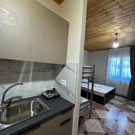 Family Nest بيت ضيافة New Shtoj