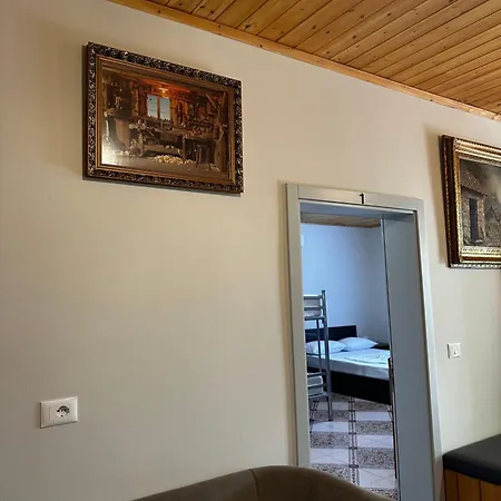Family Nest Gæstehus New Shtoj
